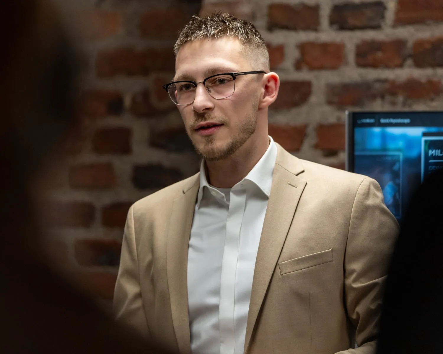 BIONIK-Gründer Alem Hadzic im Austausch – das Team hinter dem Gesundheitszentrum